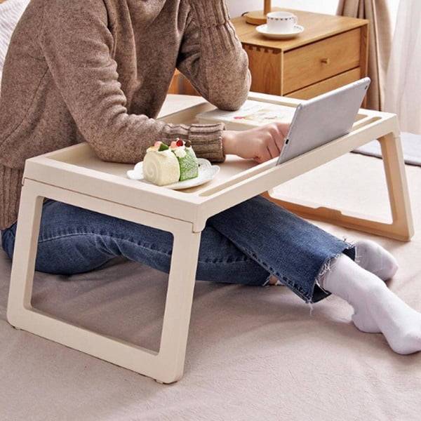 Bàn làm việc ngồi bệt là sản phẩm không chiếm nhiều diện tích