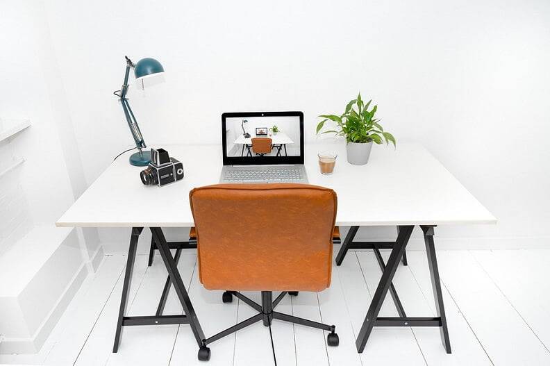 Bàn làm việc máy tính thiết kế đơn giản 