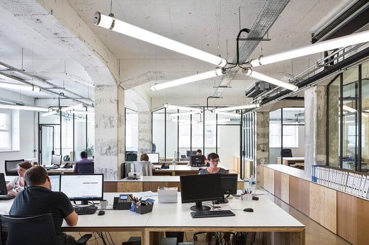 Màu sắc thiết kế bàn làm việc