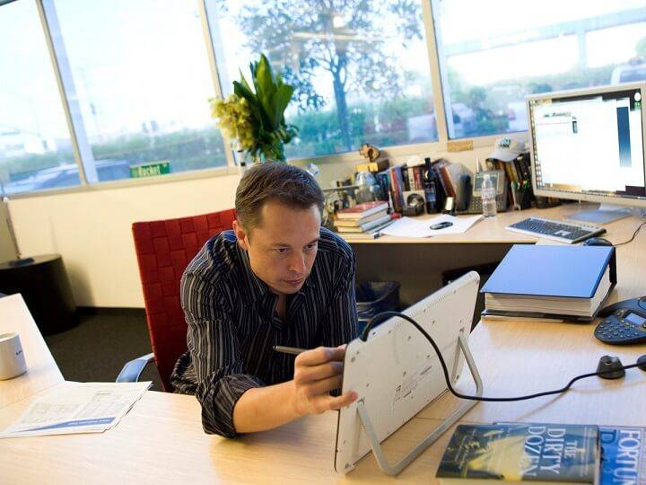 Bàn làm việc cá nhân của Elon Musk