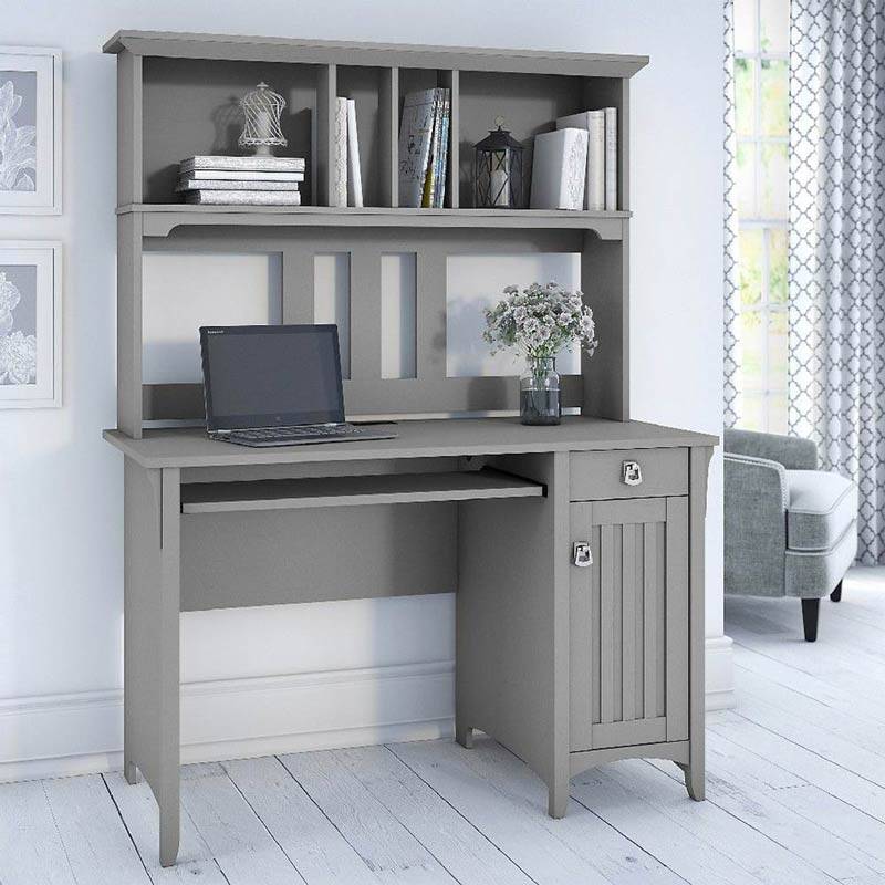 Tiến hành lắp bàn làm việc lắp ráp