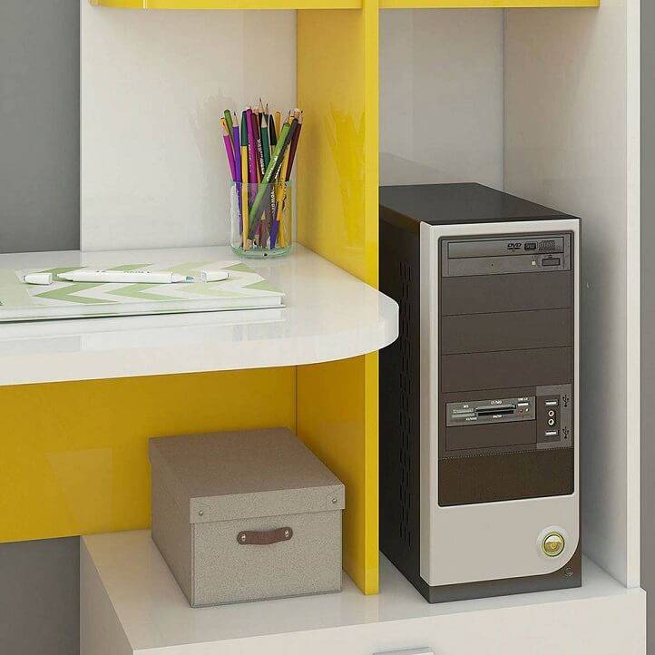 Có kệ để case máy tính, giúp bảo vệ case, chống ẩm ướt, bụi bẩn, gia tăng tuổi thọ